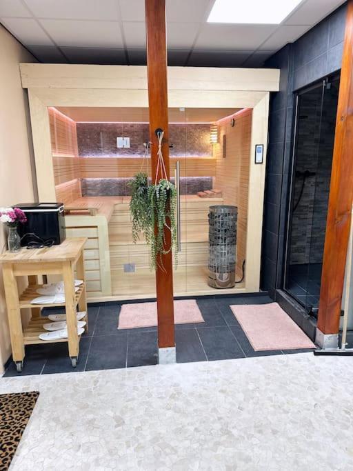 Wellness Studio Tiel Met Sauna En Jacuzzi Exterior photo